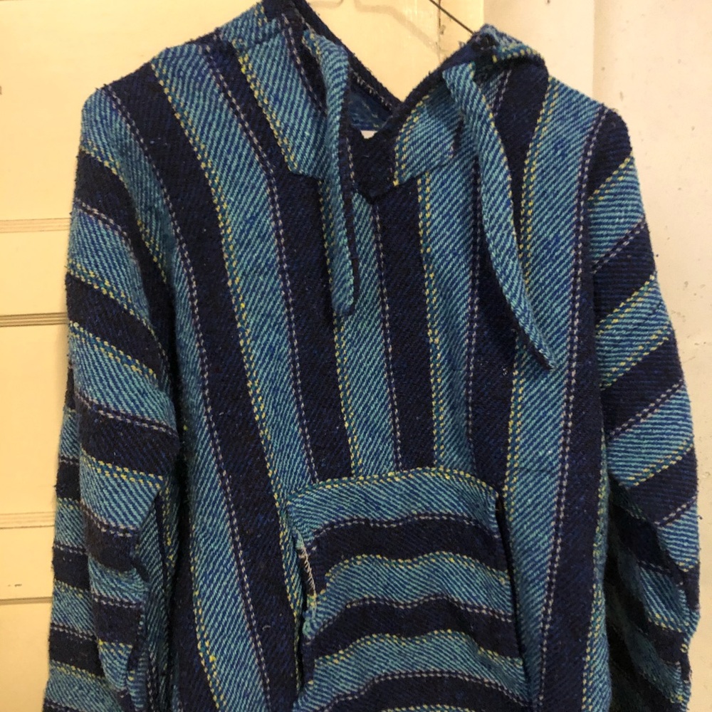 Comfortable Baja Hoodie. Size Large.